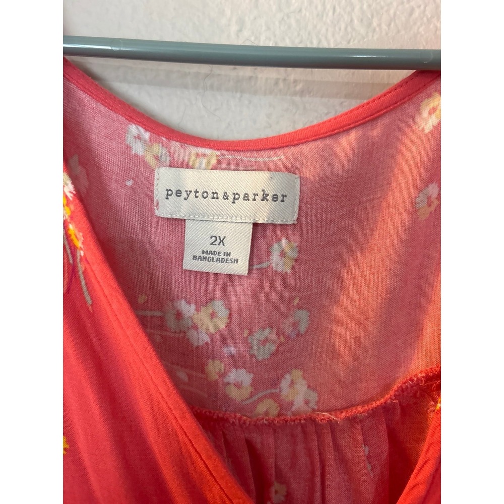 Women's dress - Picture 3 of 3